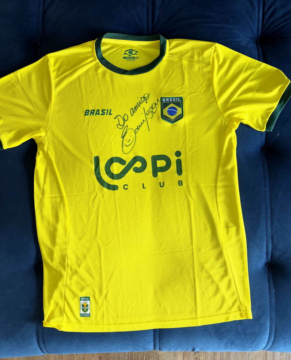 Camisa Loopi no Mundial assinada à mão por Edmilson